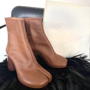 MAISON MARGIELA BROWN TABI ANKLE BOOTS
